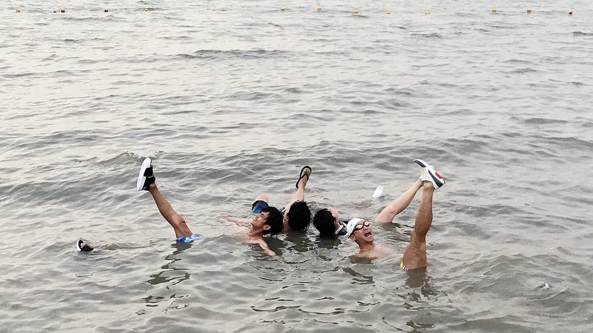 不只是游泳…浩角翔起在「死海」竟然做了這件事! 不只是游泳…浩角翔起在「死海」竟然做了這件事!