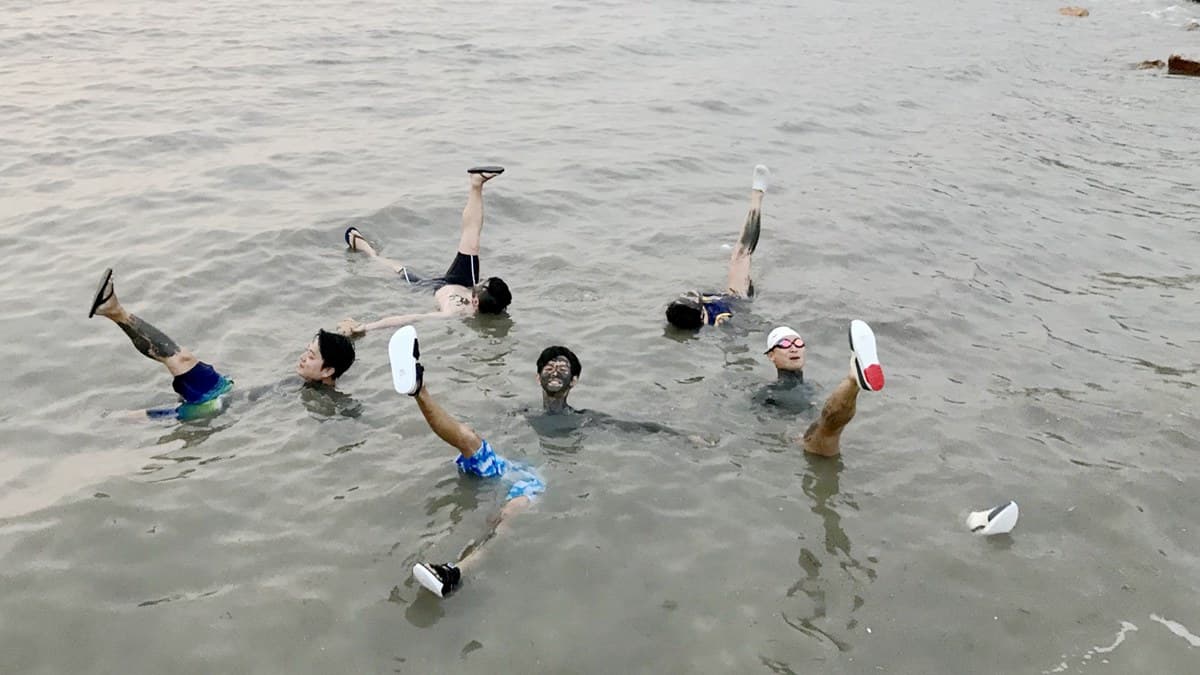 不只是游泳…浩角翔起在「死海」竟然做了這件事! 不只是游泳…浩角翔起在「死海」竟然做了這件事!