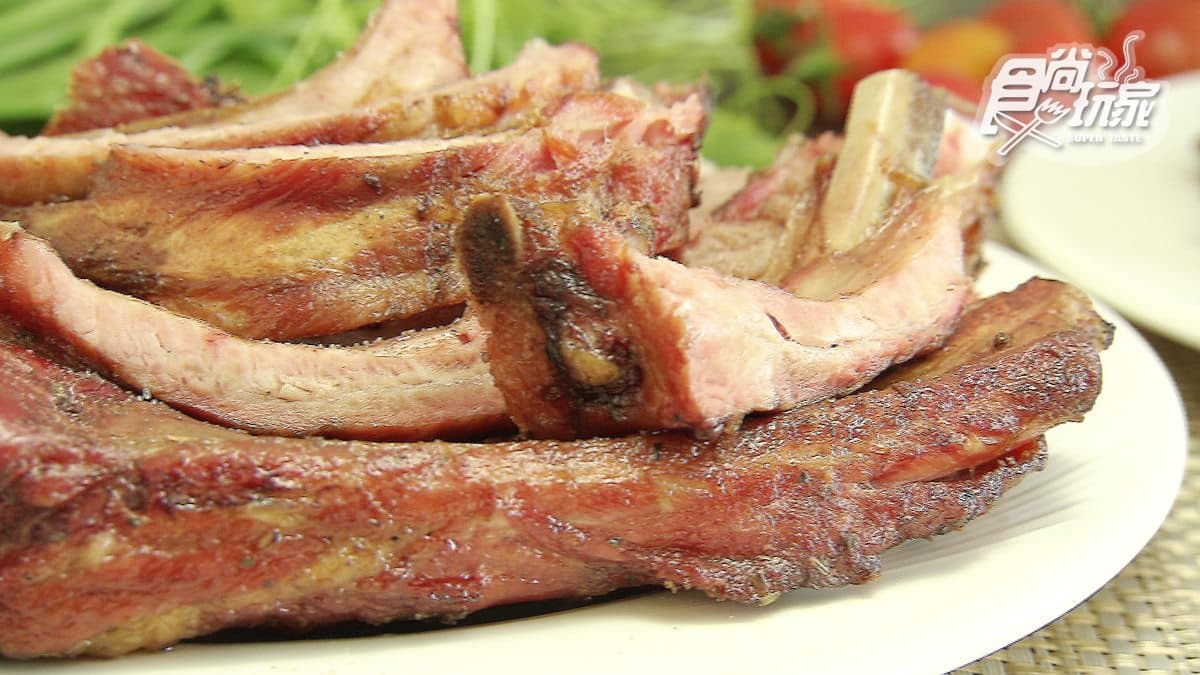 讓愛吃肉的你嘴巴停不下來 創意原民風慢烤豬肋排