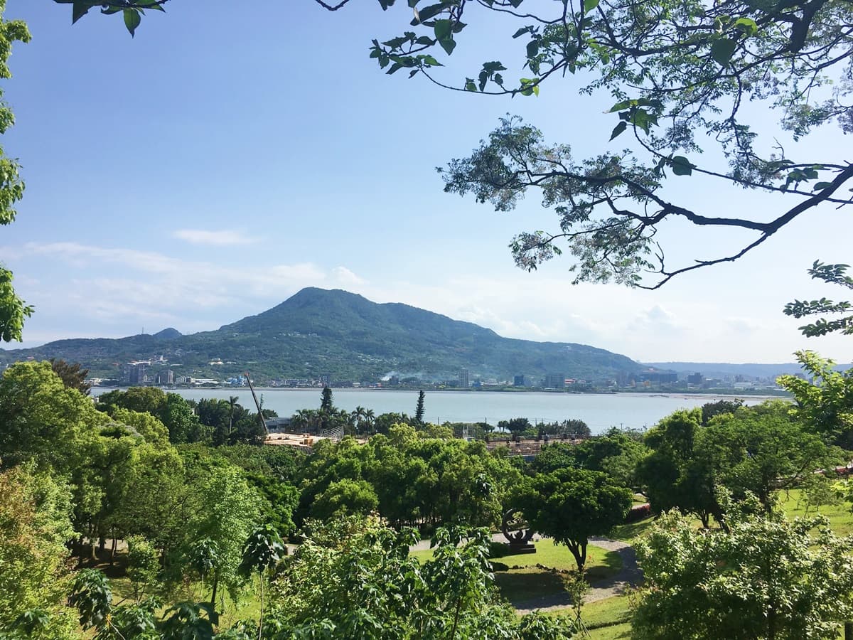 玻璃屋星巴克新門市!淡水半日遊景點一次規劃好 玻璃屋星巴克新門市!淡水半日遊景點一次規劃好