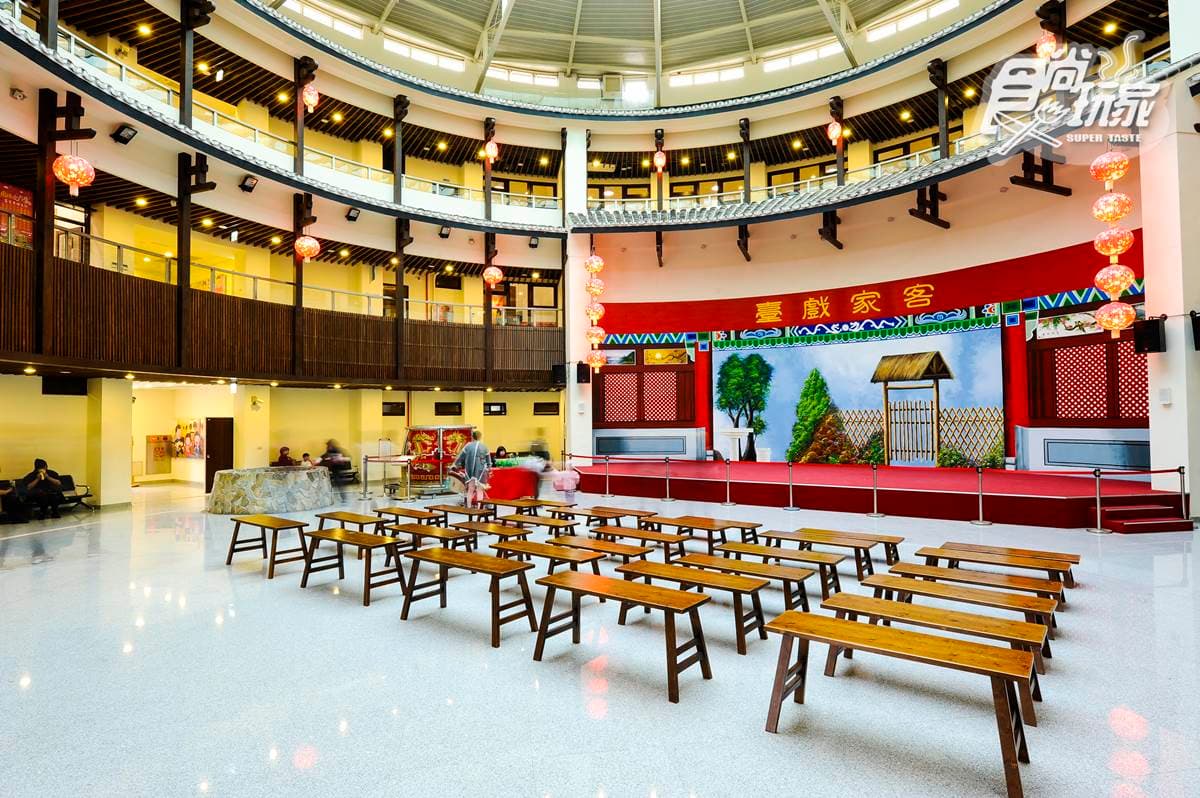 苗栗高鐵一日遊4亮點:圓樓倒映奇景、書院3D祭典、媽祖廟口獨門小吃、預約制窯烤麵包 苗栗高鐵一日遊4亮點:圓樓倒映奇景、書院3D祭典、媽祖廟口獨門小吃、預約制窯烤麵包