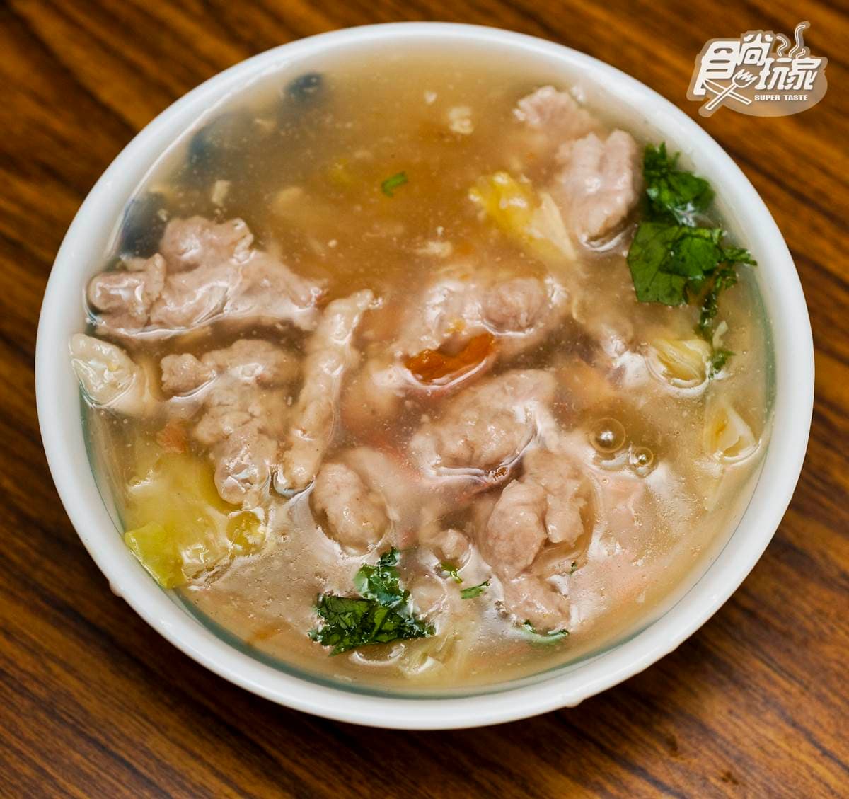 2026大甲媽遶境順吃!新港奉天宮6家美食攻略:媽祖認證豬腳飯、古早味碗粿 2026大甲媽遶境順吃!新港奉天宮6家美食攻略:媽祖認證豬腳飯、古早味碗粿