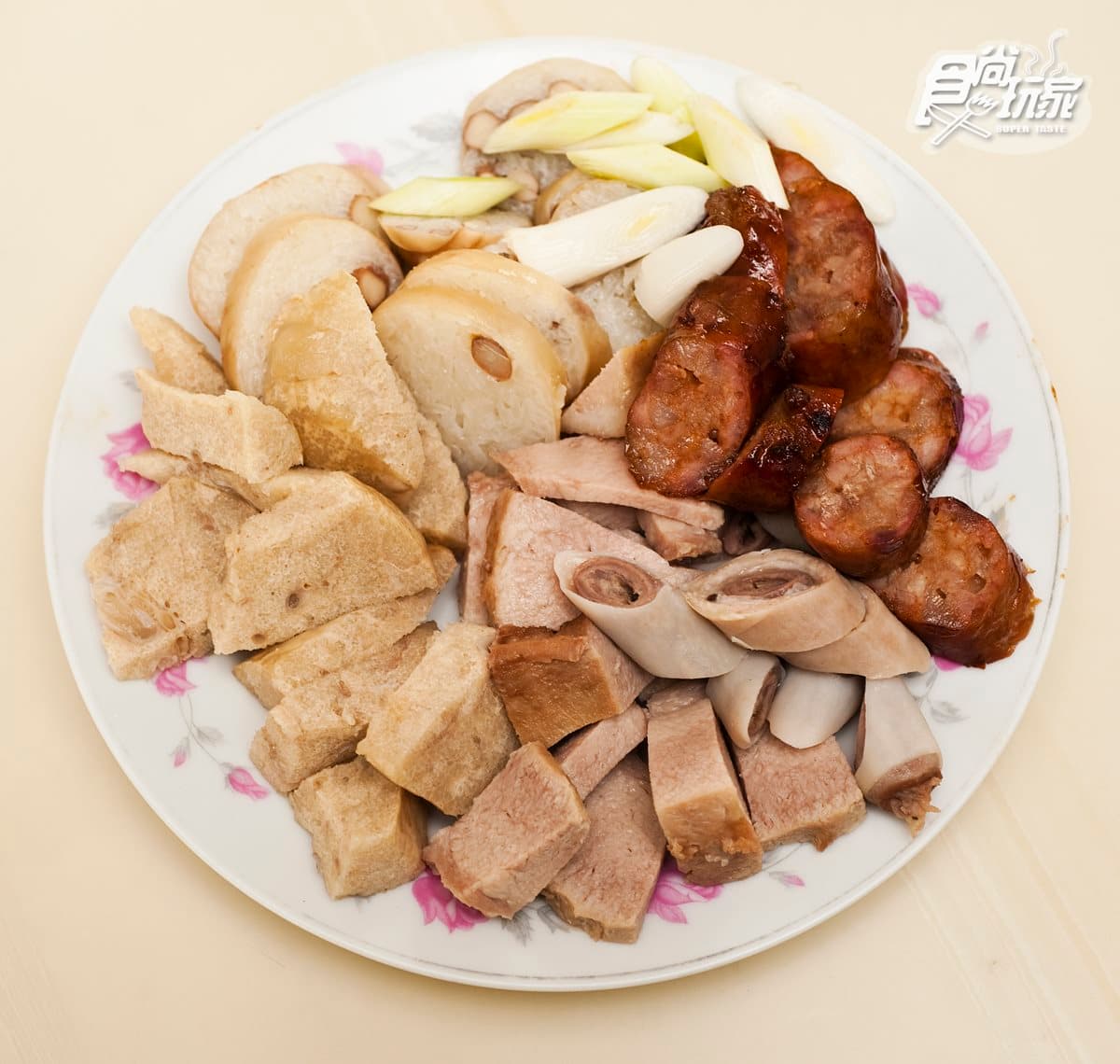 2026大甲媽遶境順吃!新港奉天宮6家美食攻略:媽祖認證豬腳飯、古早味碗粿 2026大甲媽遶境順吃!新港奉天宮6家美食攻略:媽祖認證豬腳飯、古早味碗粿