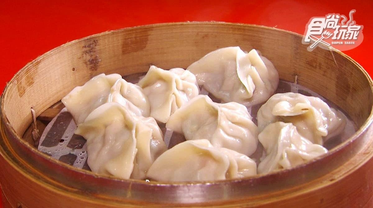 消夜場排隊美食 大顆湯包蒸餃超多汁! 消夜場排隊美食 大顆湯包蒸餃超多汁!