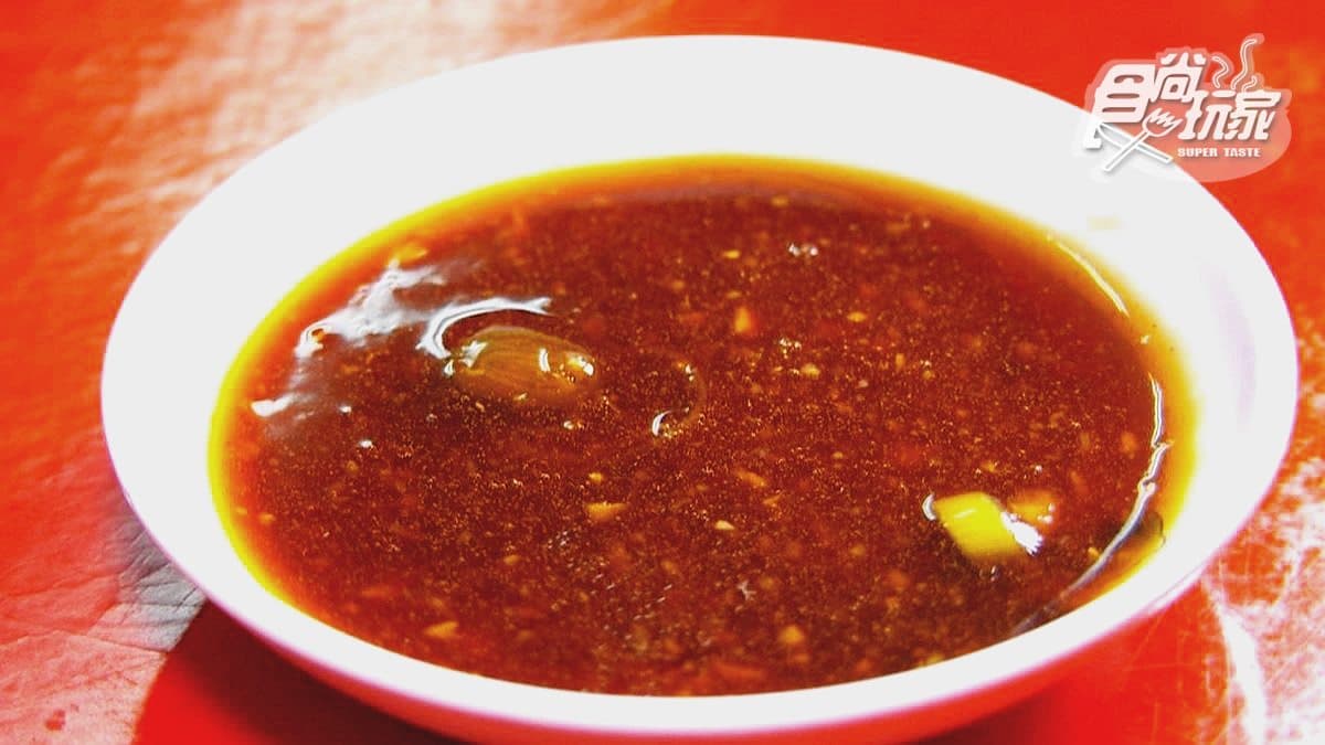消夜場排隊美食 大顆湯包蒸餃超多汁! 消夜場排隊美食 大顆湯包蒸餃超多汁!