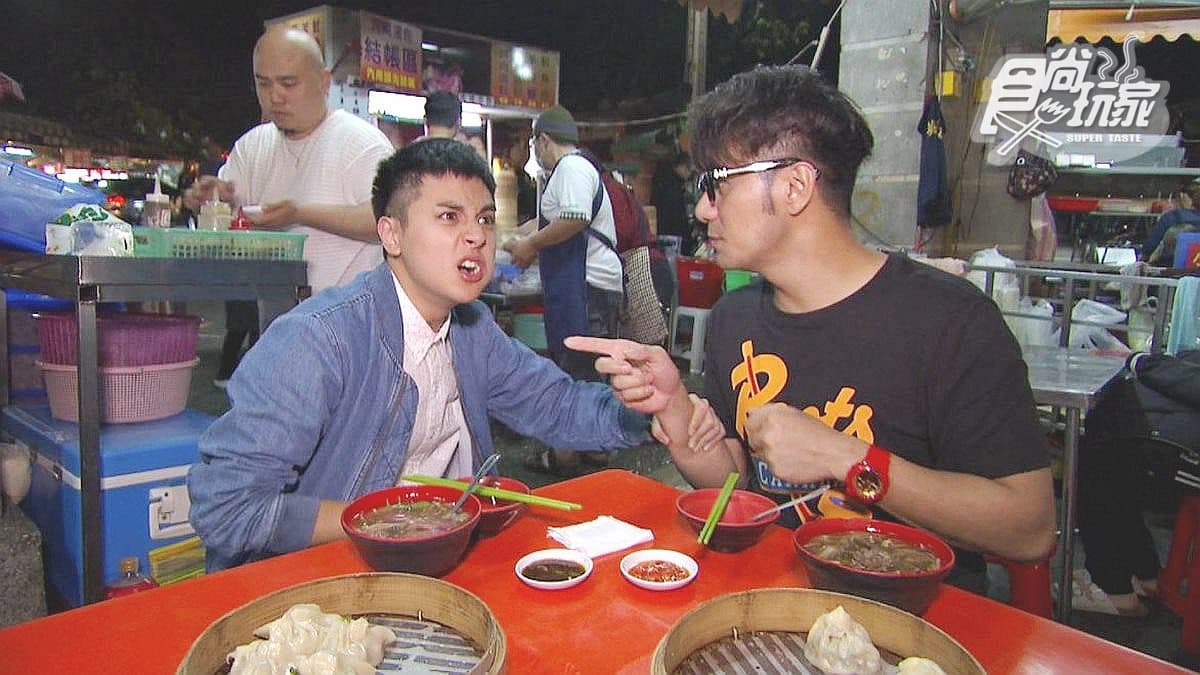 消夜場排隊美食 大顆湯包蒸餃超多汁! 消夜場排隊美食 大顆湯包蒸餃超多汁!