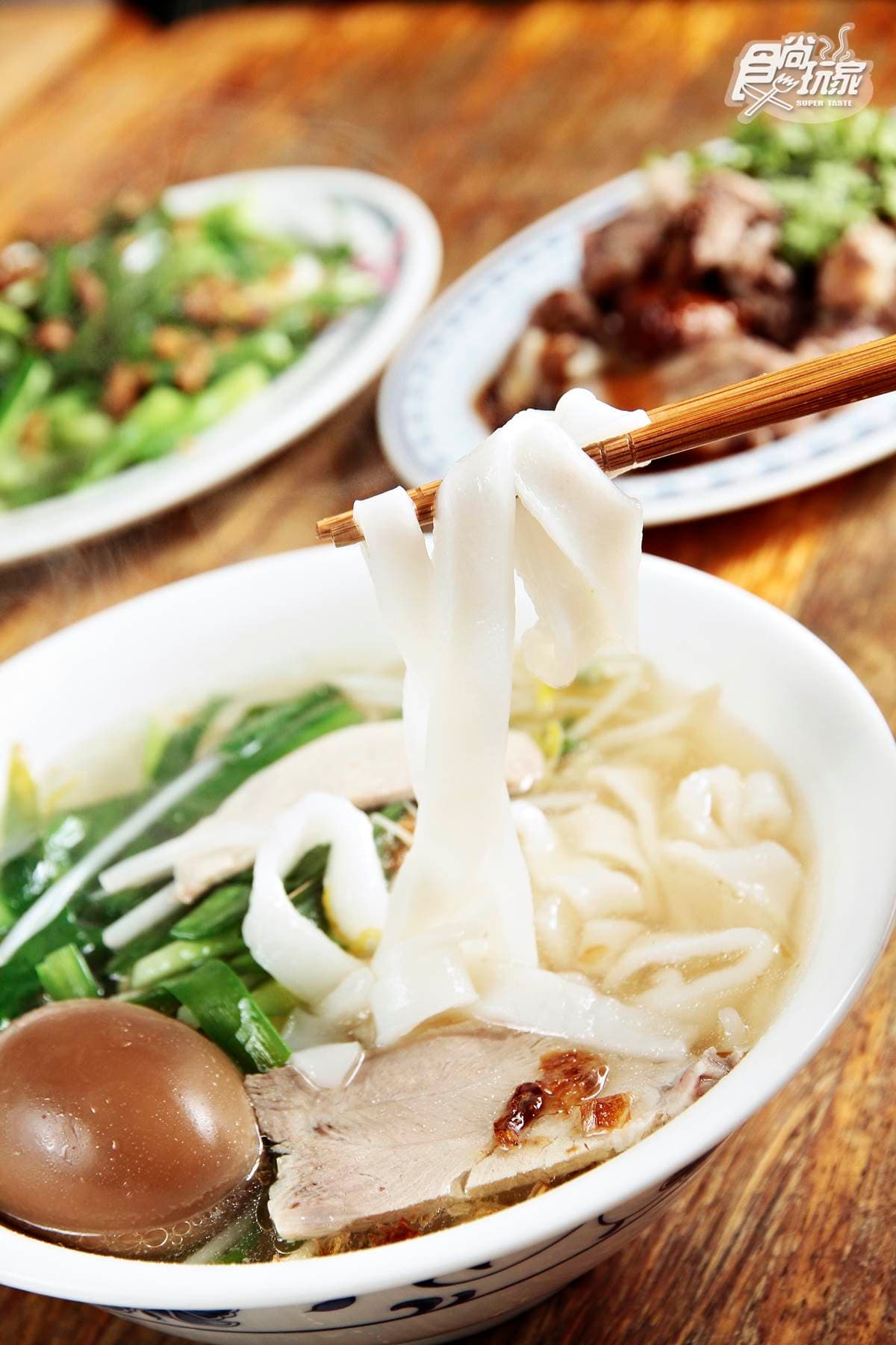三義4家「俗擱大碗」小吃:豬頭肉麵、60年古早味粄條、自種艾草菜包、獨創木雕餅 三義4家「俗擱大碗」小吃:豬頭肉麵、60年古早味粄條、自種艾草菜包、獨創木雕餅