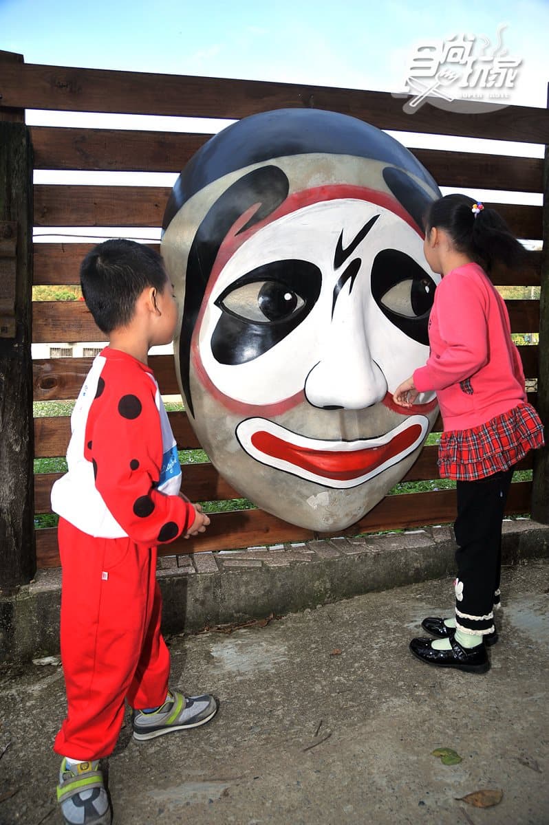 親子指定行程「2公里桐花走廊」!奇幻女神木、瀑布祕境、巨佛公園、臉譜彩繪 親子指定行程「2公里桐花走廊」!奇幻女神木、瀑布祕境、巨佛公園、臉譜彩繪