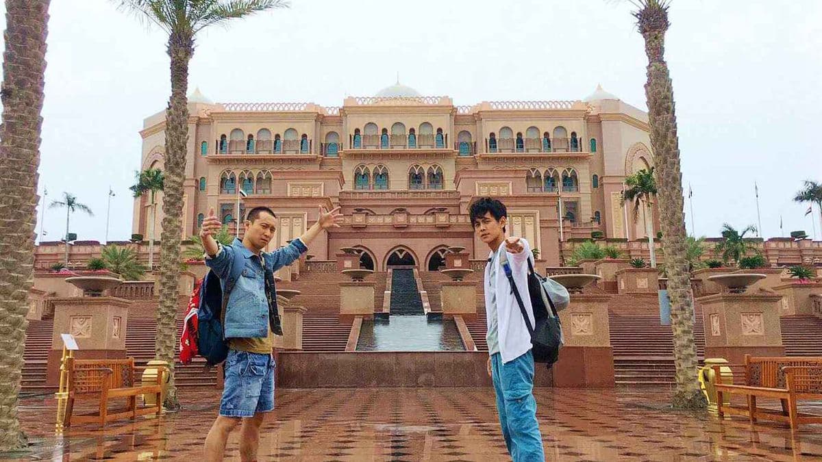 浩角翔起阿布達比開超跑圓夢 大哥到底開到哪一輛?