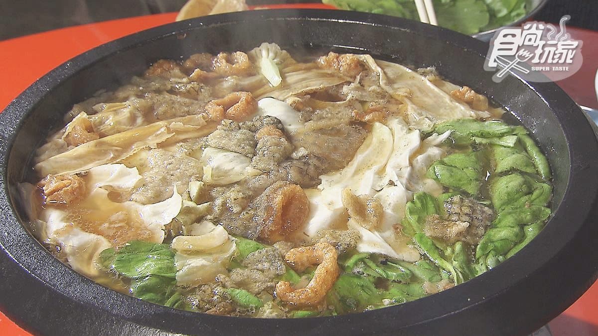 噴香石頭火鍋!麻油爆炒+獨特湯頭,台中人一吃上癮