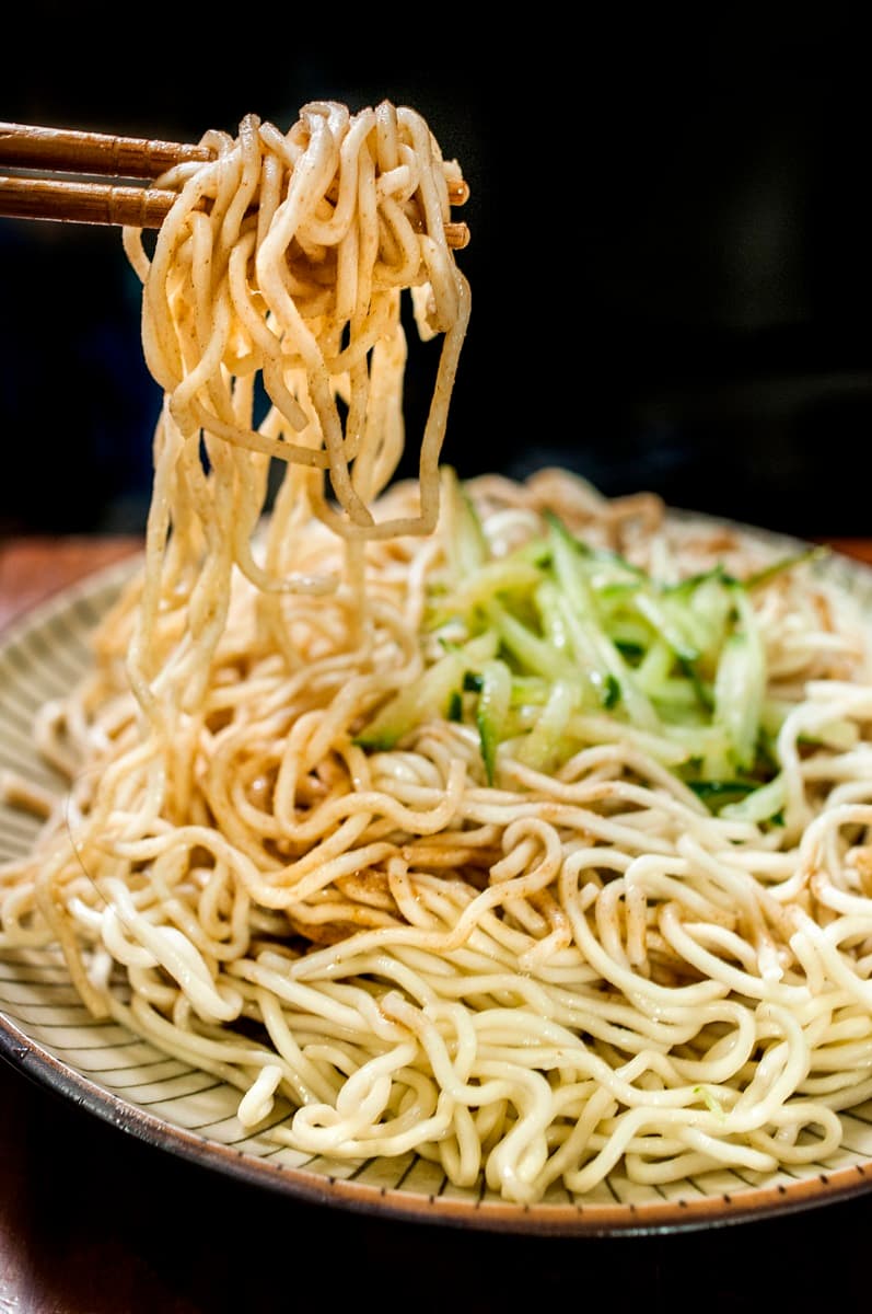 12家超人氣涼麵你愛哪一味?炸醬+麻醬、蔬菜手擀刀切麵、起司咖哩蕎麥涼麵、手工菠菜麵 12家超人氣涼麵你愛哪一味?炸醬+麻醬、蔬菜手擀刀切麵、起司咖哩蕎麥涼麵、手工菠菜麵