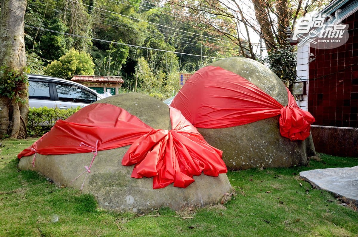 賞桐追螢一次玩遍!新竹芎林「炭香」步道6亮點:全台僅存炭窯、拜石爺石娘、百年大樹群 賞桐追螢一次玩遍!新竹芎林「炭香」步道6亮點:全台僅存炭窯、拜石爺石娘、百年大樹群