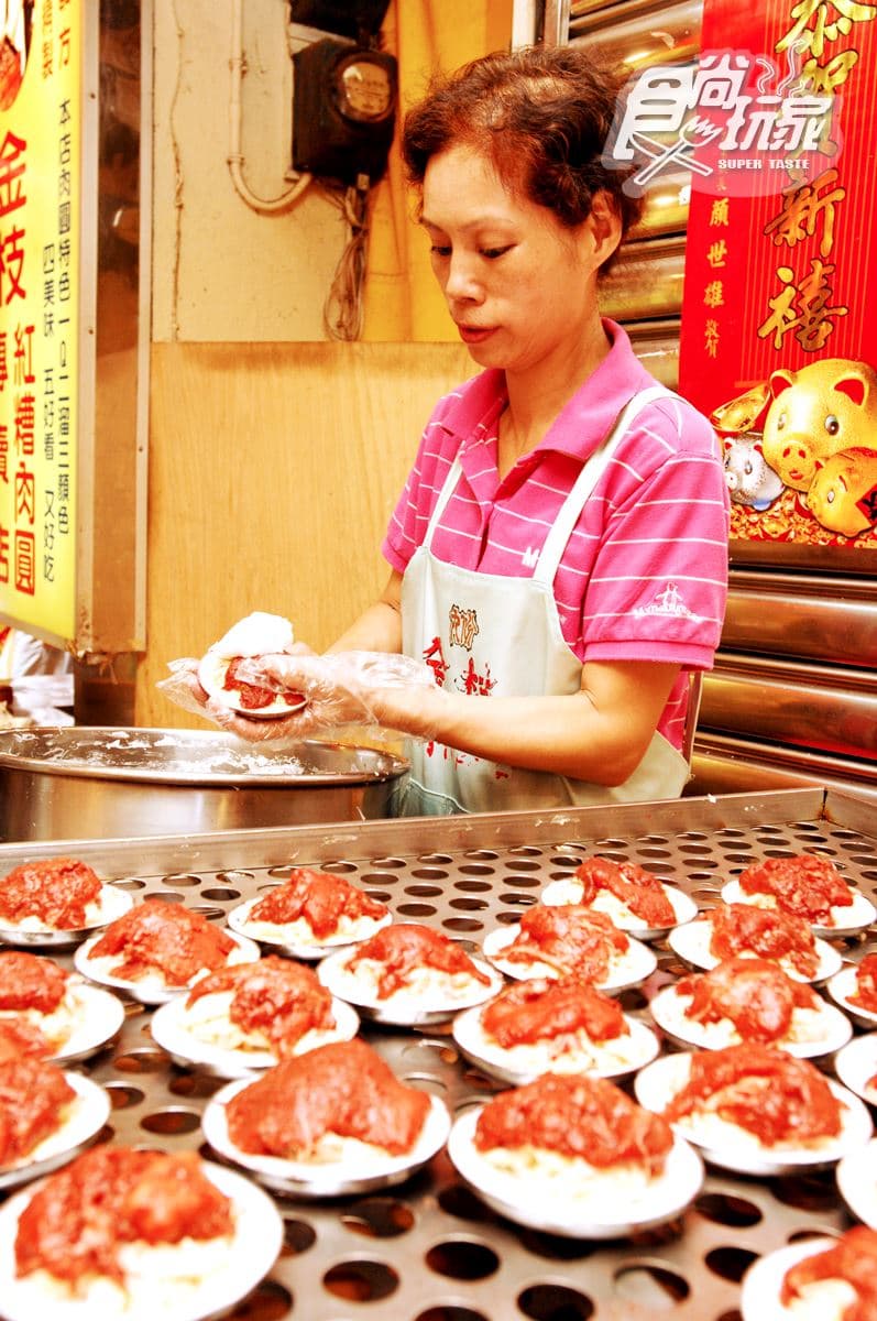 沒吃過就真的白去了!九份基山街6間指標小吃:紅糟肉圓、三代草仔粿、60年魚羹 沒吃過就真的白去了!九份基山街6間指標小吃:紅糟肉圓、三代草仔粿、60年魚羹