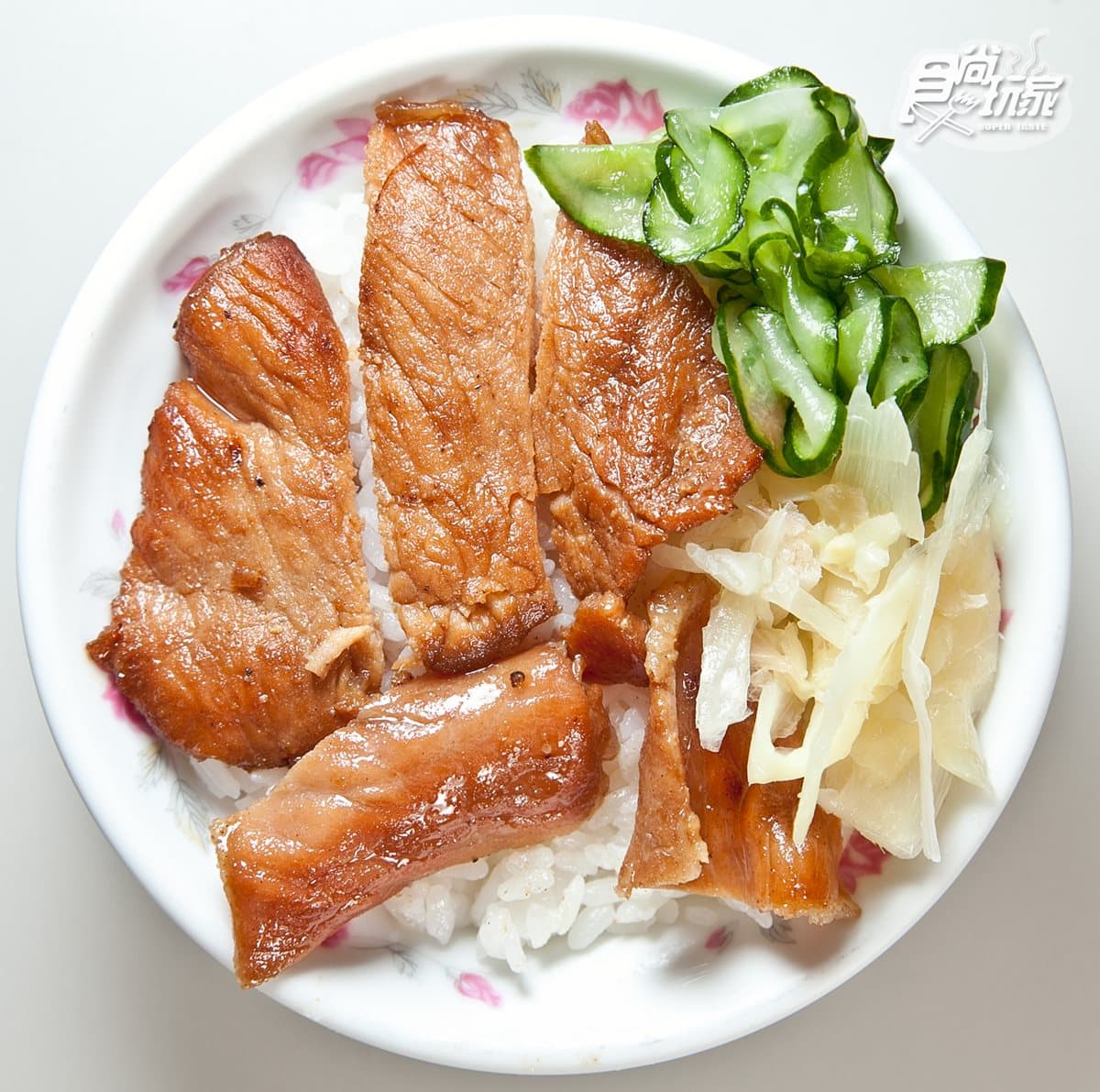 高雄「忠孝夜市」內行人吃這3家:現烤燒肉飯、50年筒仔米糕、鐵箱燜玉米 高雄「忠孝夜市」內行人吃這3家:現烤燒肉飯、50年筒仔米糕、鐵箱燜玉米