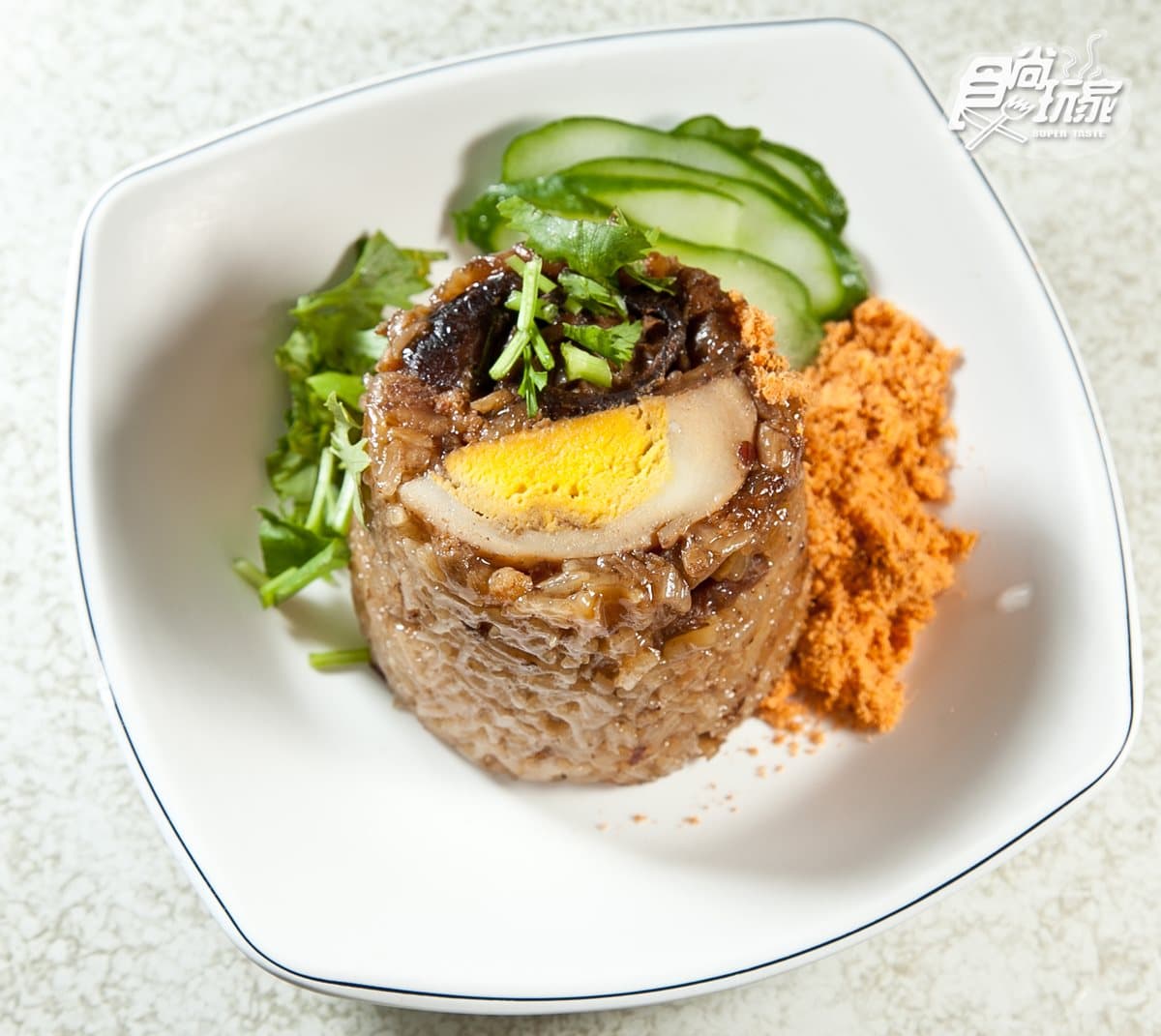 高雄「忠孝夜市」內行人吃這3家:現烤燒肉飯、50年筒仔米糕、鐵箱燜玉米 高雄「忠孝夜市」內行人吃這3家:現烤燒肉飯、50年筒仔米糕、鐵箱燜玉米