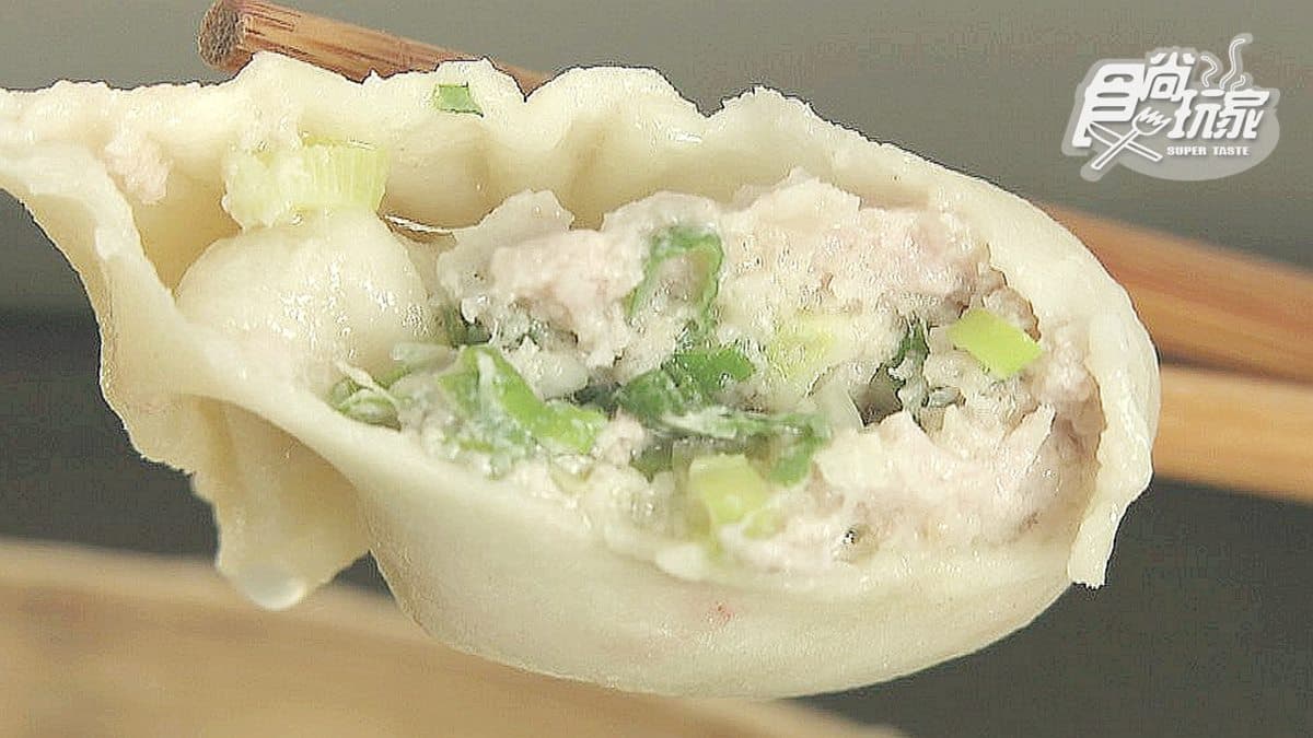 凌晨3點半就排隊!「一匙湯包」皮薄、餡滿、肉汁多,7粒50元超佛心