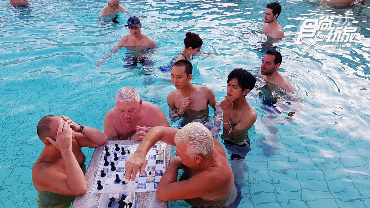 布達佩斯初體驗!浩角翔起豪飲「公牛血」、泡湯下象棋