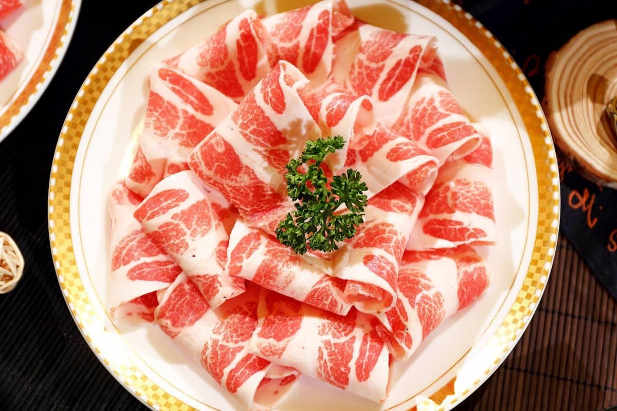 高CP值小火鍋!A5和牛、綿羊豬、野生大龍蝦,高檔好料一次享受 高CP值小火鍋!A5和牛、綿羊豬、野生大龍蝦,高檔好料一次享受
