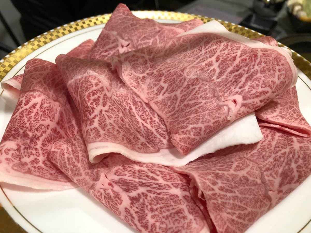 高CP值小火鍋!A5和牛、綿羊豬、野生大龍蝦,高檔好料一次享受 高CP值小火鍋!A5和牛、綿羊豬、野生大龍蝦,高檔好料一次享受