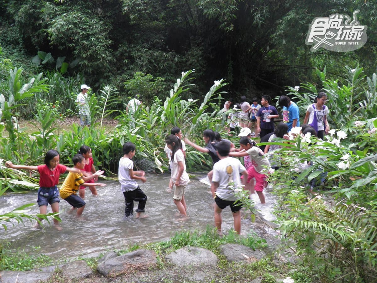 端午節來這裡喝「午時水」開運消暑:21℃甘甜湧泉、百香果綠色隧道、彩繪「花輪步道」 端午節來這裡喝「午時水」開運消暑:21℃甘甜湧泉、百香果綠色隧道、彩繪「花輪步道」