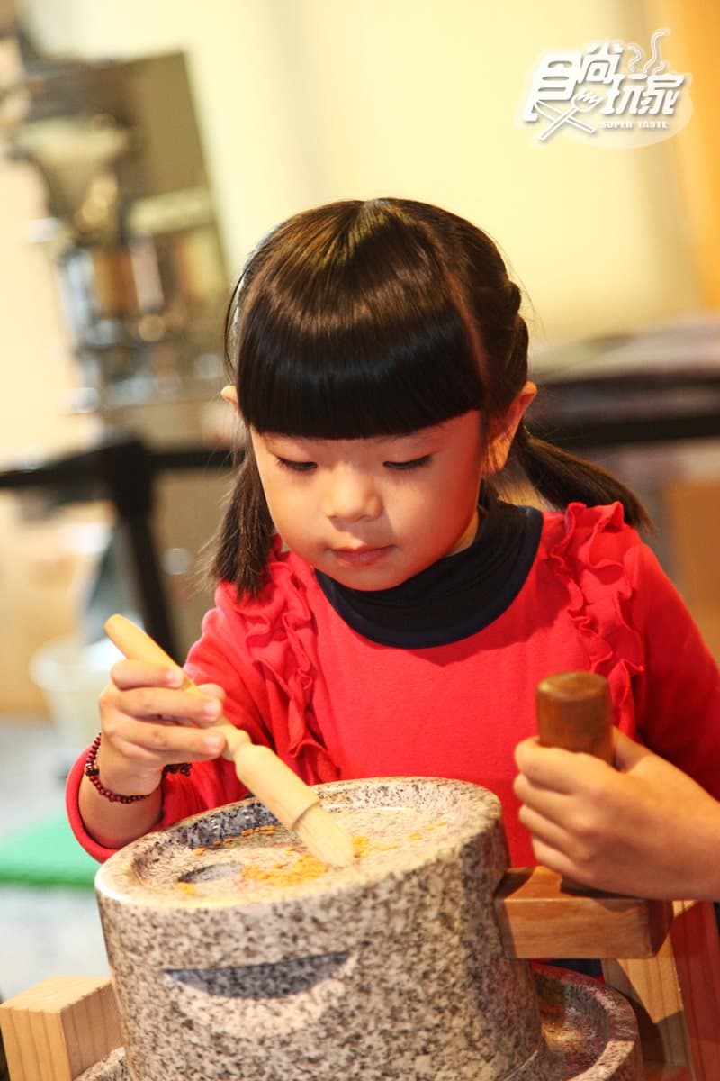 Fun假一起動吃動!親子必訪5大美食觀光工廠:鳳梨酥DIY、手繪巧克力、現揉披薩 Fun假一起動吃動!親子必訪5大美食觀光工廠:鳳梨酥DIY、手繪巧克力、現揉披薩