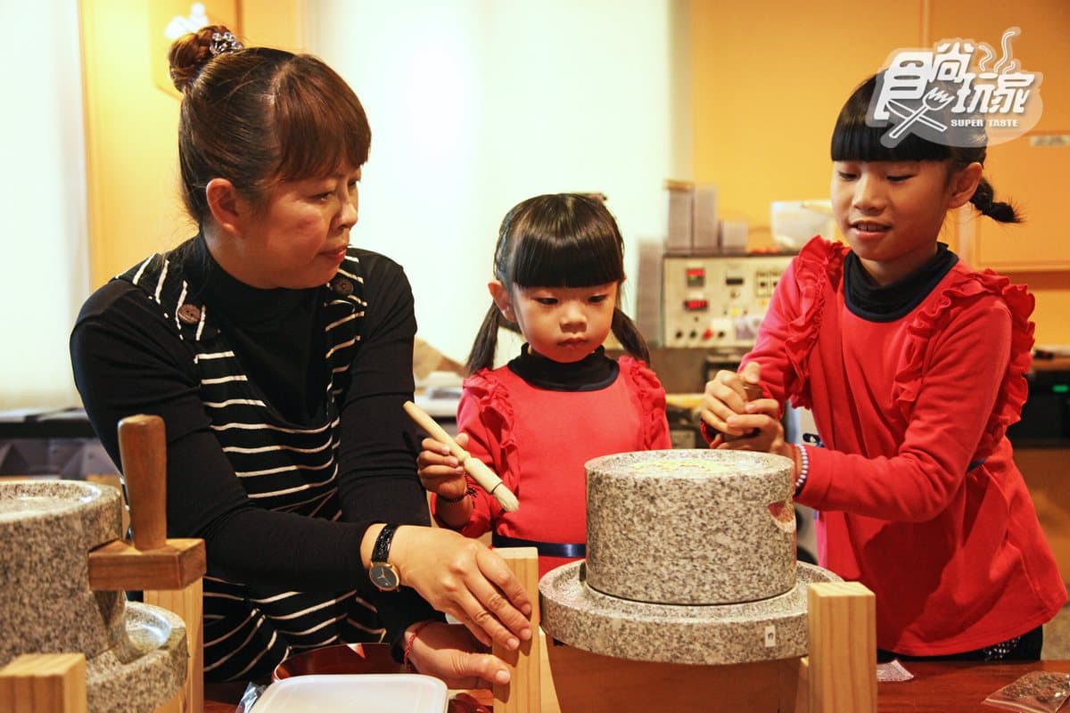 Fun假一起動吃動!親子必訪5大美食觀光工廠:鳳梨酥DIY、手繪巧克力、現揉披薩 Fun假一起動吃動!親子必訪5大美食觀光工廠:鳳梨酥DIY、手繪巧克力、現揉披薩
