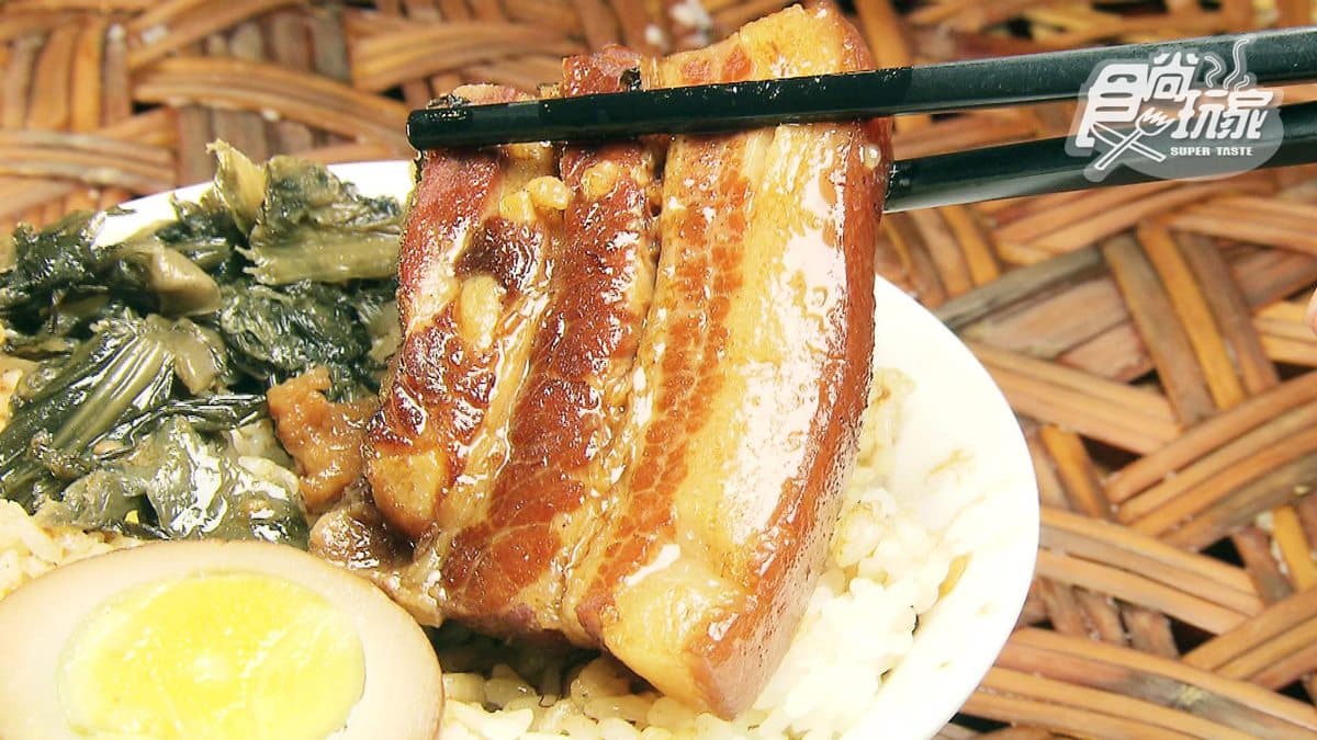 基隆在地人才知!70年焢肉飯有加祕密武器,豆干包配乾冬粉才內行
