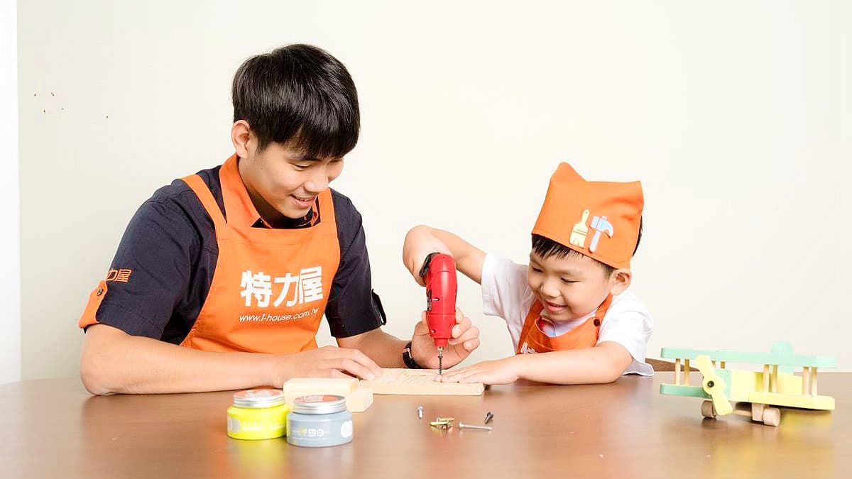 連鎖店小小職人體驗營開跑!暑假就讓小孩自己造飛機、做彈珠台吧