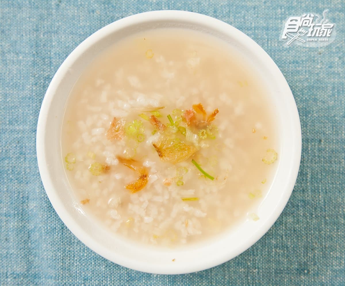 原來基隆人早餐都吃這些!先煎後烤蔥油餅、檜木桶蒸大腸圈、鹹粥配雞捲 原來基隆人早餐都吃這些!先煎後烤蔥油餅、檜木桶蒸大腸圈、鹹粥配雞捲