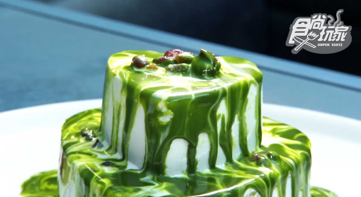 小山園抹茶醬浮誇的流在戚風蛋糕上 甜點店玻璃屋下午茶只限2桌