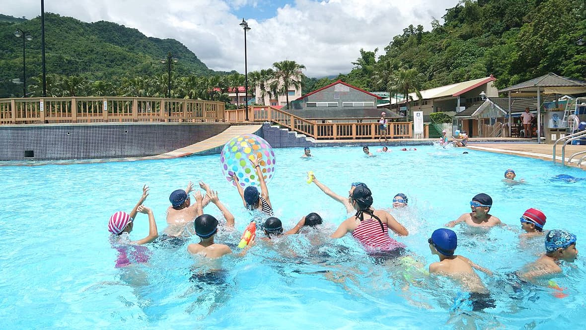 這裡玩水很OK!免費入場、前100名小朋友還送水槍