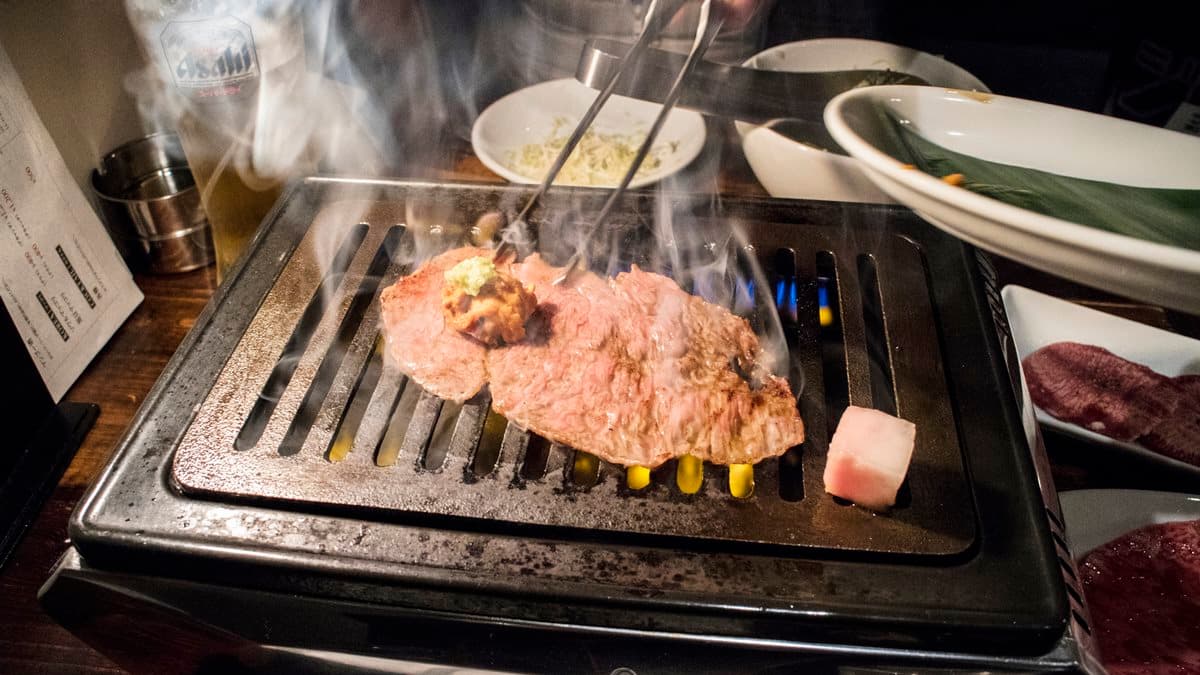 「日本美食團長」大推5家夢幻燒肉:黑毛和牛入門店、日本保健所認證生牛肉、主打招牌母牛肉