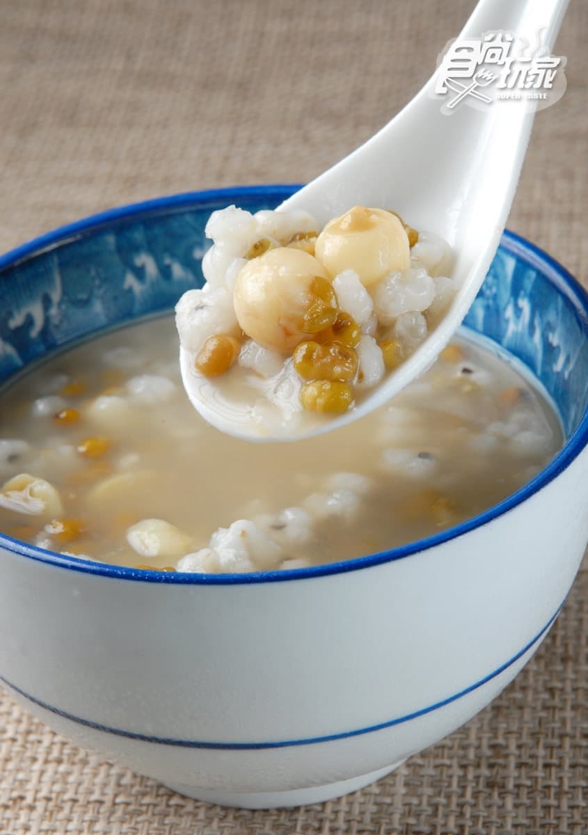 岡山老饕口袋名單這8間:澎派全羊料理、創新鹹蛋瘦肉粥、全台唯一青木瓜吐司 清甜不膩的綠豆薏仁既養生又可口(可加蓮子)