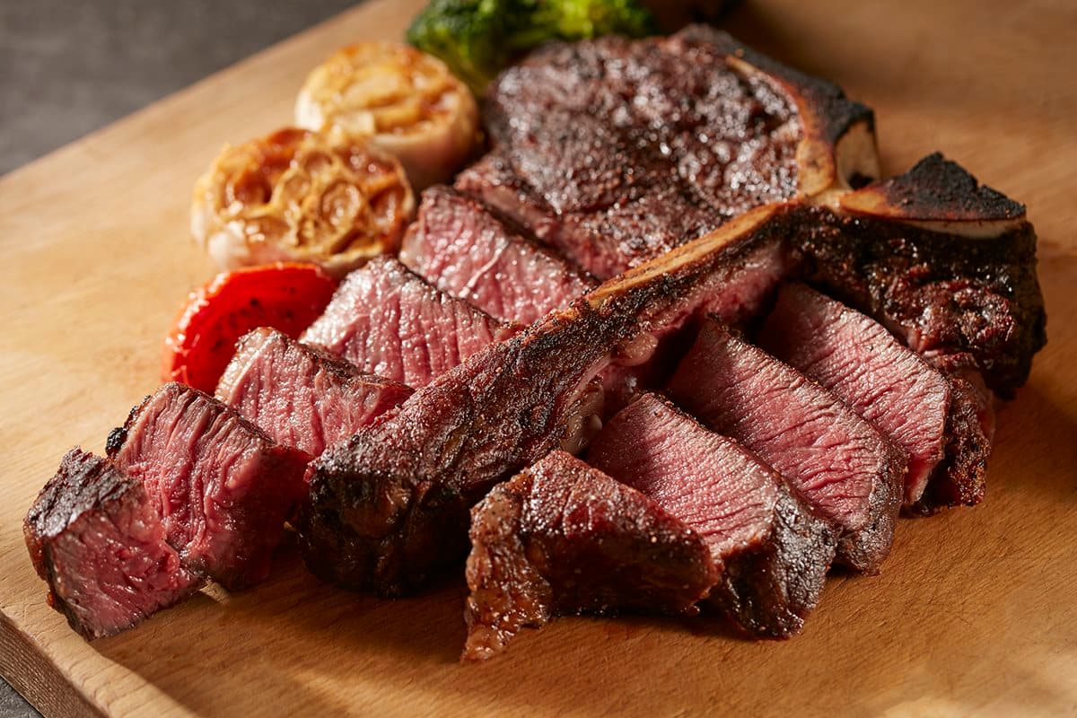 重量級「和牛丁骨」上桌 米其林餐廳挑逗牛排老饕「肉慾」 重量級「和牛丁骨」上桌 米其林餐廳挑逗牛排老饕「肉慾」