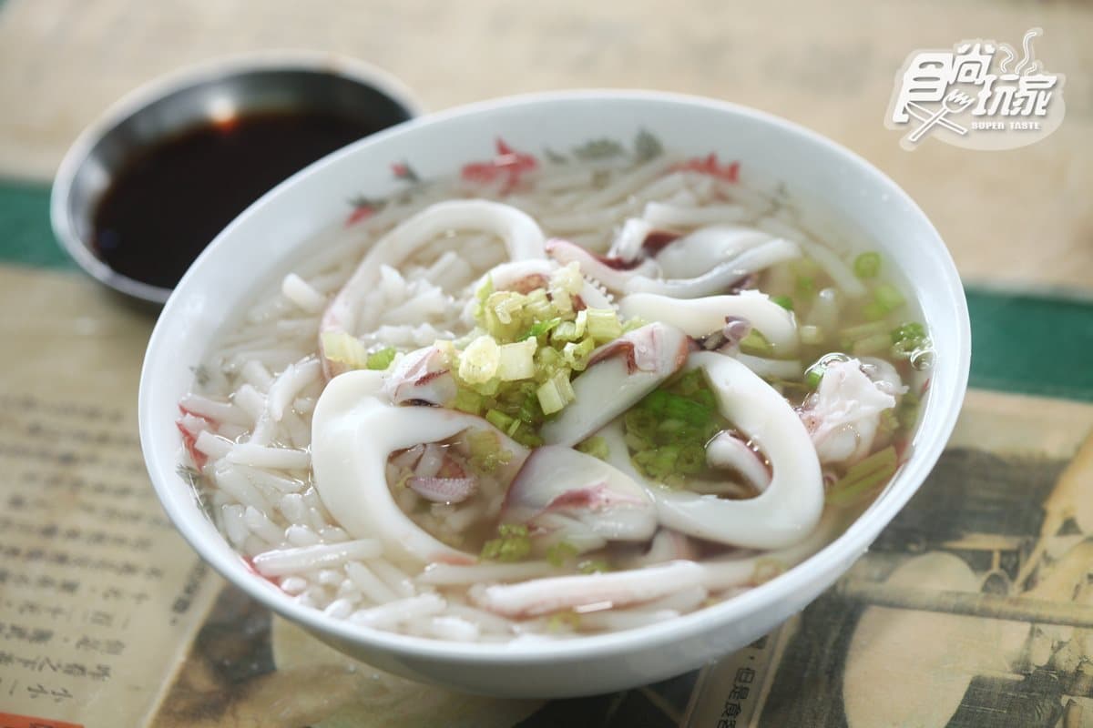 台南灣裡老街周邊在地人最愛這4家:百年老店米粉煮小卷、虱目魚「半粥」、火城麵配九母魚酥、5元豆醬湯 台南灣裡老街周邊在地人最愛這4家:百年老店米粉煮小卷、虱目魚「半粥」、火城麵配九母魚酥、5元豆醬湯