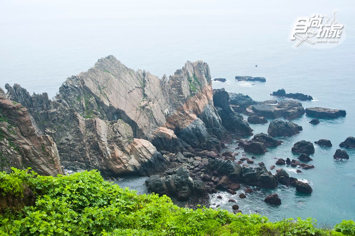 台灣「國境之北」6大奇景你看過嗎?小希臘美景燈塔、岩縫聽濤觀浪、2人高圓鼓巨石 台灣「國境之北」6大奇景你看過嗎?小希臘美景燈塔、岩縫聽濤觀浪、2人高圓鼓巨石