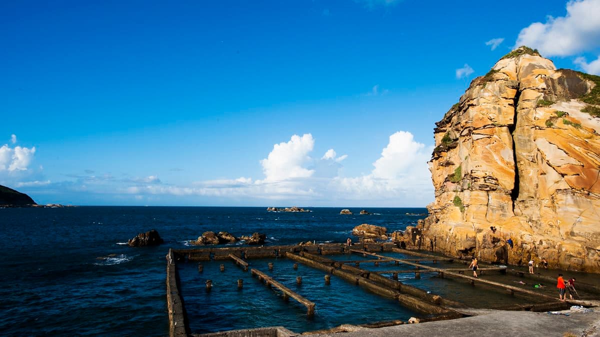 祕境曝光了!龜吼在地人才知的海上遊樂園+順遊3亮點:海鮮一條街、神祕岩洞巨鰻、蕈狀石奇景