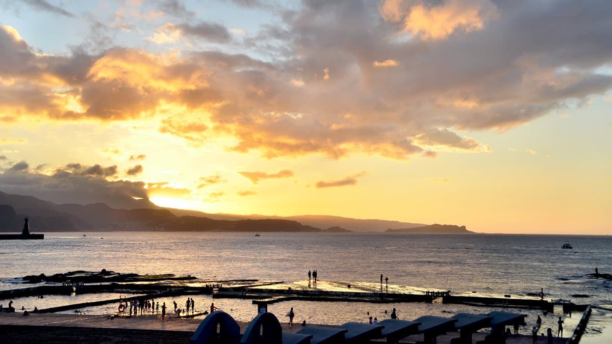 內行人才知!北台灣的夏日消暑樂園:天然海水池、西班牙水井、清朝彈藥庫、青苔水餃