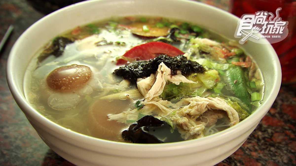原來米粉湯可以這麼銷魂!加上店家自製「泡椒水」 好喝到要升天了 原來米粉湯可以這麼銷魂!加上店家自製「泡椒水」 好喝到要升天了