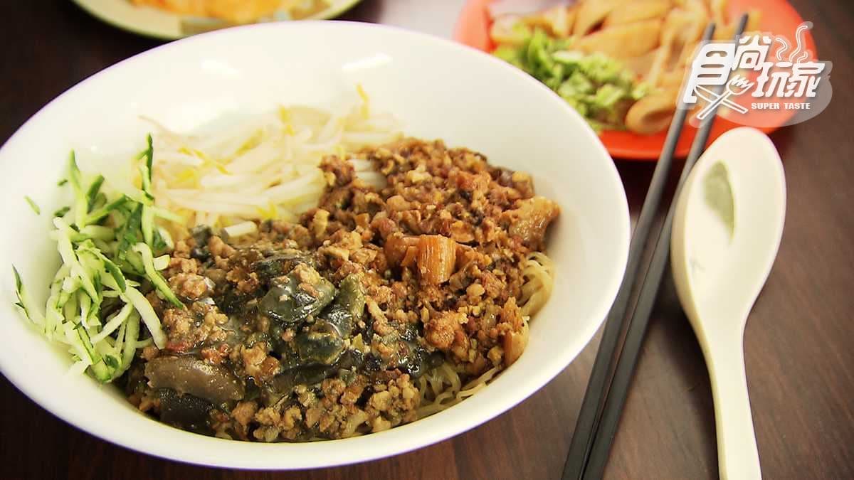 皮蛋也能當主角 怪味雞和麻醬混搭 這家「私廚」麵館菜色別地方吃不到
