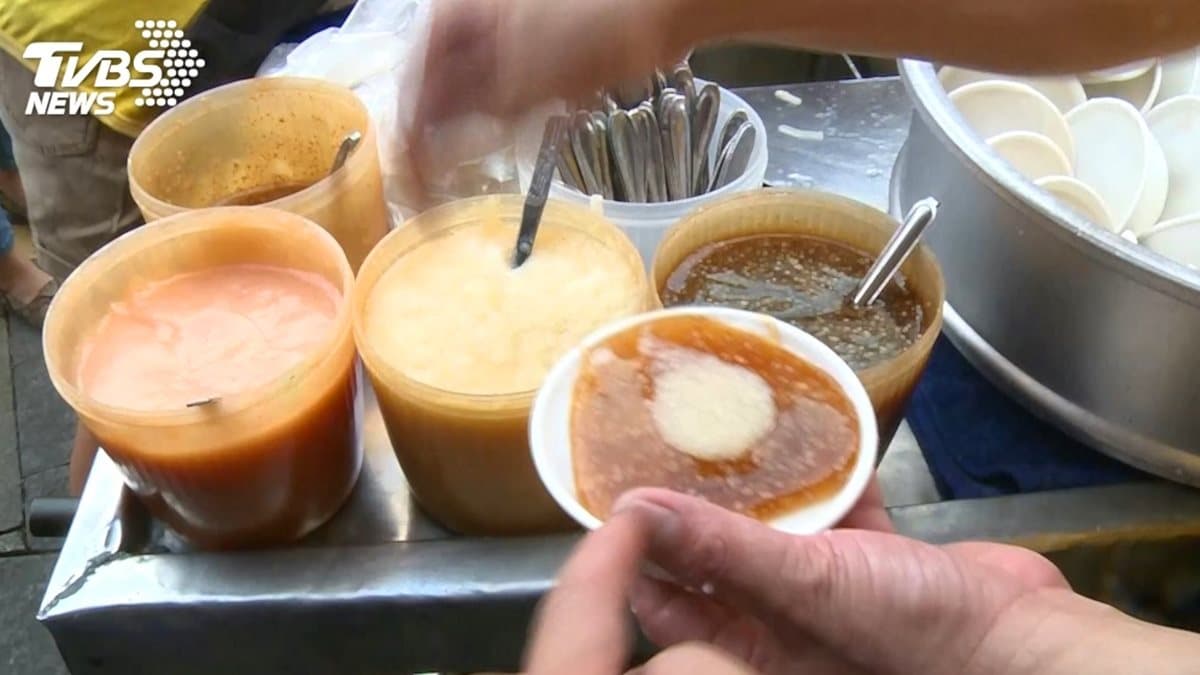排隊也要吃!彰化人都在追的2攤碗粿:700碗90分鐘完售、菜脯+豆腐乳調味