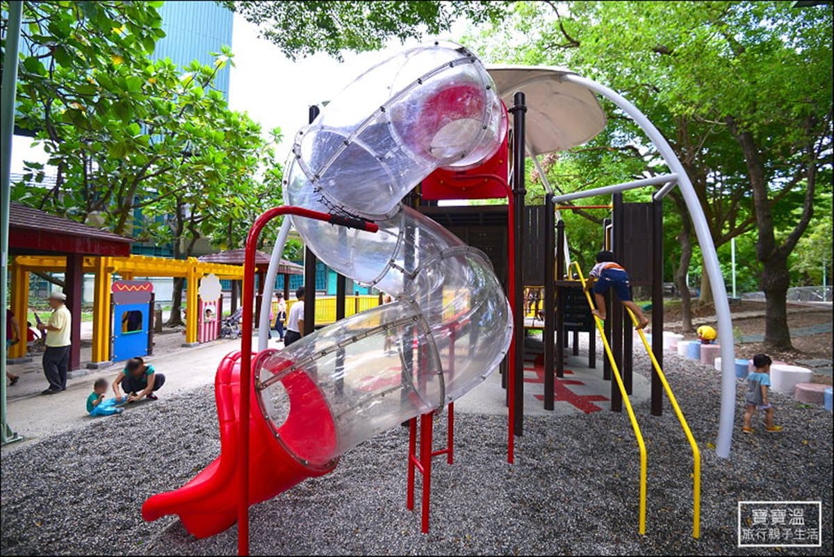 三振出局!全新景點「棒球主題公園」 巨型手套、透明溜滑梯成亮點 三振出局!全新景點「棒球主題公園」 巨型手套、透明溜滑梯成亮點