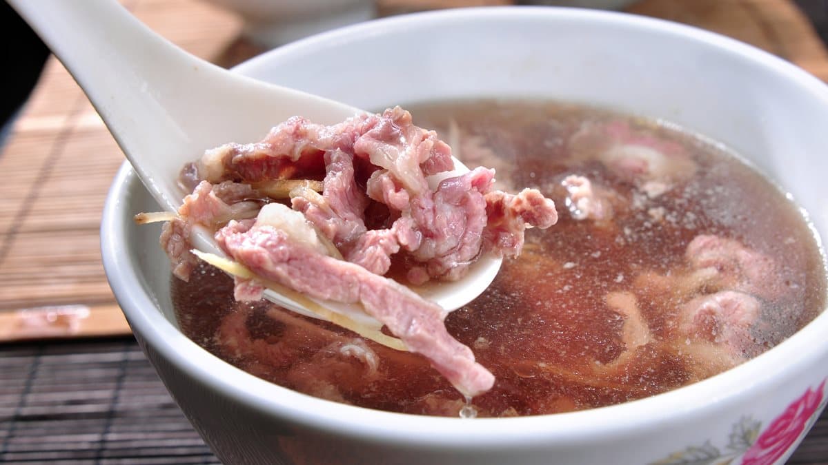 台南「清燙牛肉湯」起源地必吃這7家+順遊3亮點:全台第一座觀光啤酒廠、抽百年木籤詩