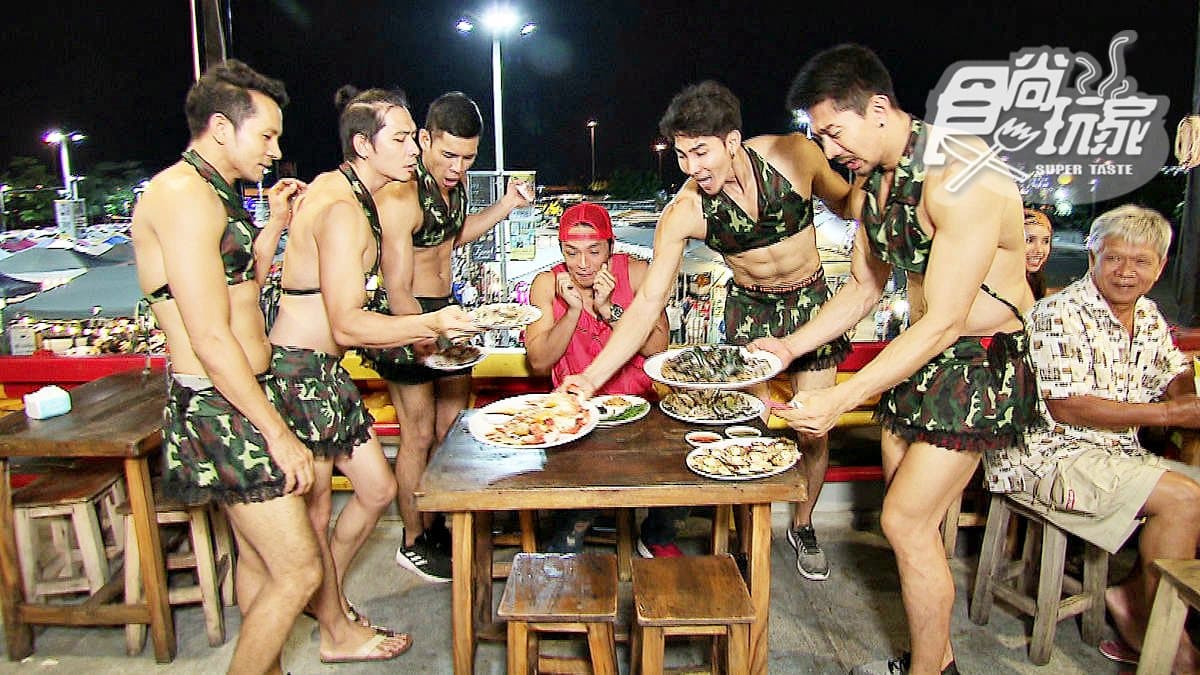 太害羞了!泰國夜市「猛男」熱舞賣「海鮮」 不吃也要來朝聖