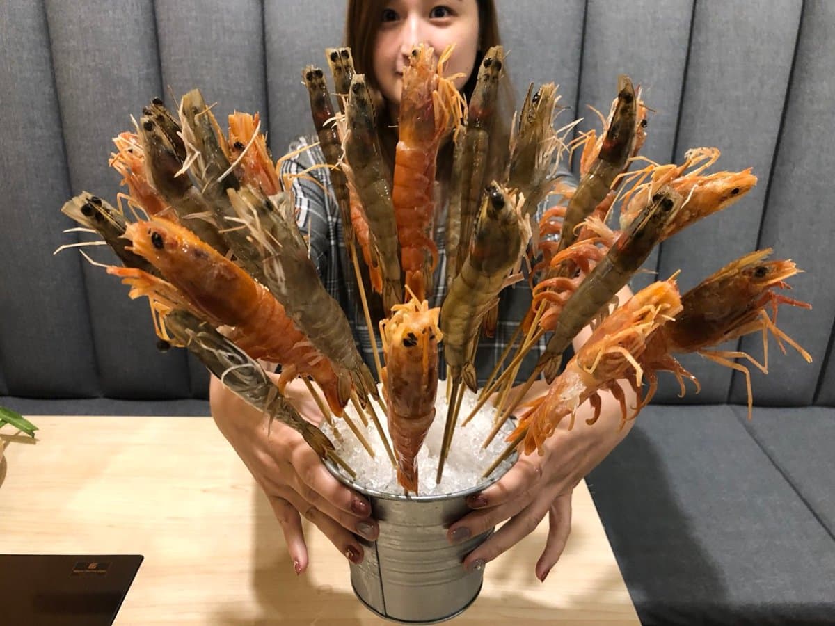 超浮誇!1.2公斤蛤蜊鍋、30隻鮮蝦桶,2家火鍋吃到飽竟然都不用500元 超浮誇!1.2公斤蛤蜊鍋、30隻鮮蝦桶,2家火鍋吃到飽竟然都不用500元