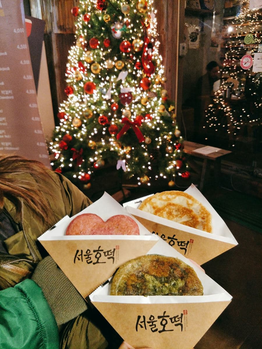 韓國街頭新發現!粉紅色「愛心」糖餅,好想和男友一起吃 韓國街頭新發現!粉紅色「愛心」糖餅,好想和男友一起吃