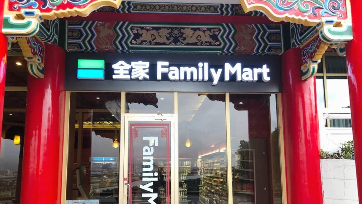 便利商店放大絕,「宮廷風門市」獨家吃「元首雞麵、紅豆鬆糕」