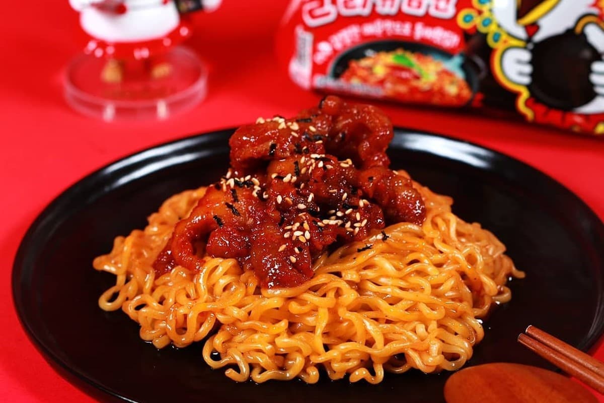 地獄的味道!韓國火紅「辣雞炒麵」推2款新品,辣到讓你灰飛煙滅 地獄的味道!韓國火紅「辣雞炒麵」推2款新品,辣到讓你灰飛煙滅