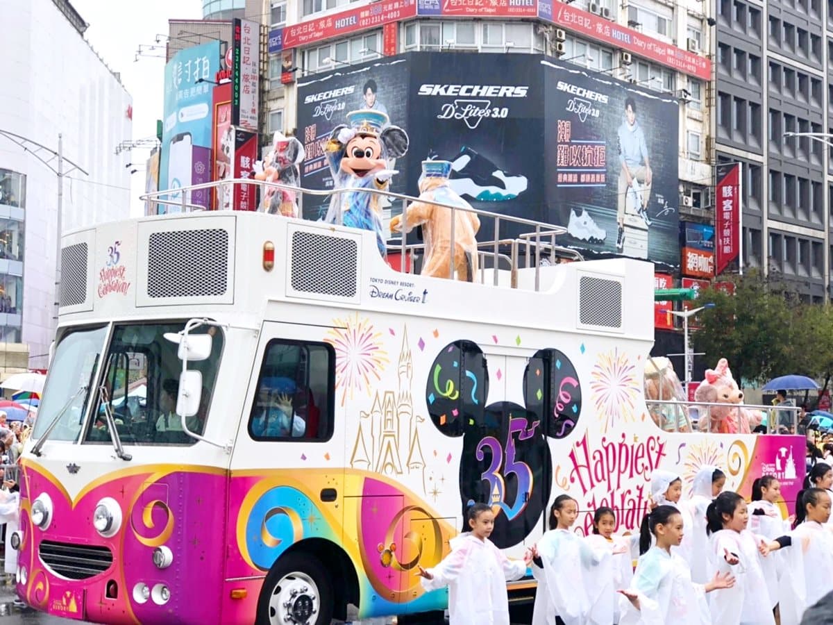 好想再看一次!「東京迪士尼」首次來台遊行,雨衣米奇米妮萌翻天 好想再看一次!「東京迪士尼」首次來台遊行,雨衣米奇米妮萌翻天