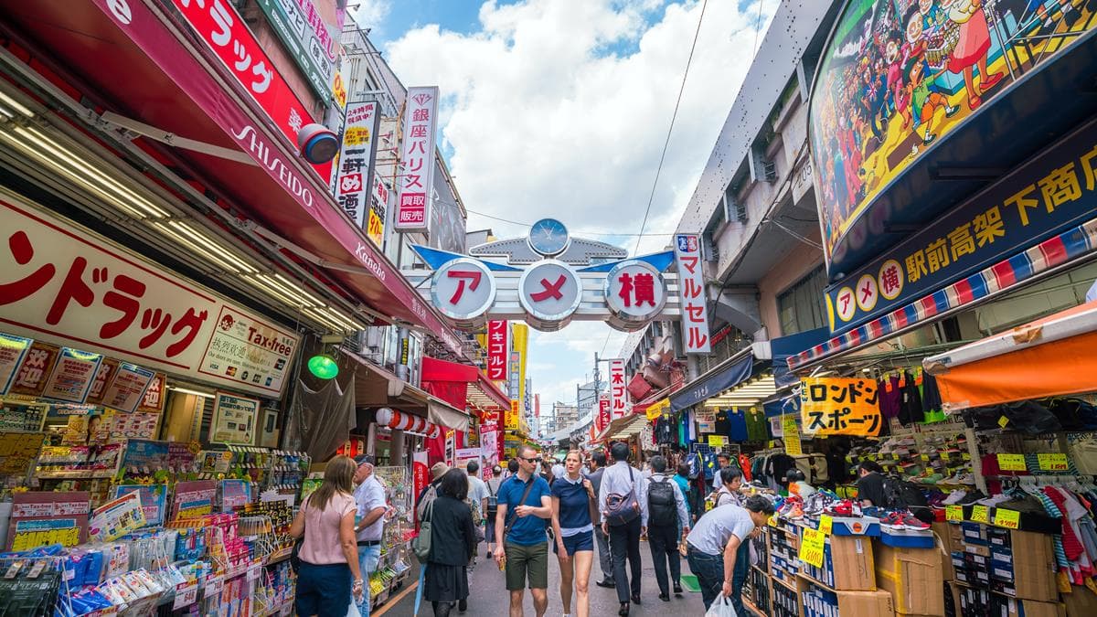 鄉親們評評理!出國打卡LINE秒響,代購還被質疑「賺很大」
